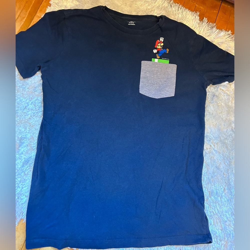 Kids Old Navy size XL 14/16 Mario Bros tshirt.